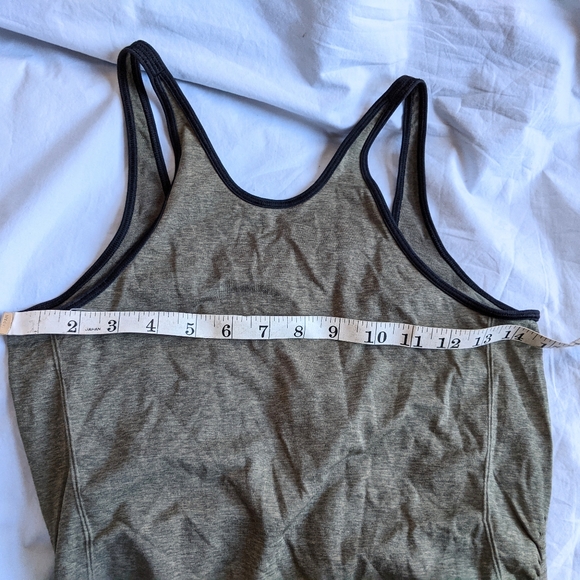 Like new Lululemon In The Flow Ruched tank top size 6 - Picture 6 of 10